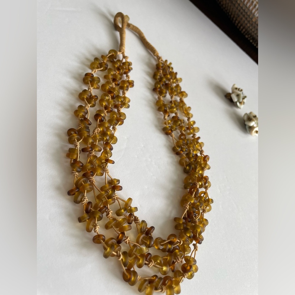 Vintage amber three strand necklace plus earrings - Picture 11 of 11